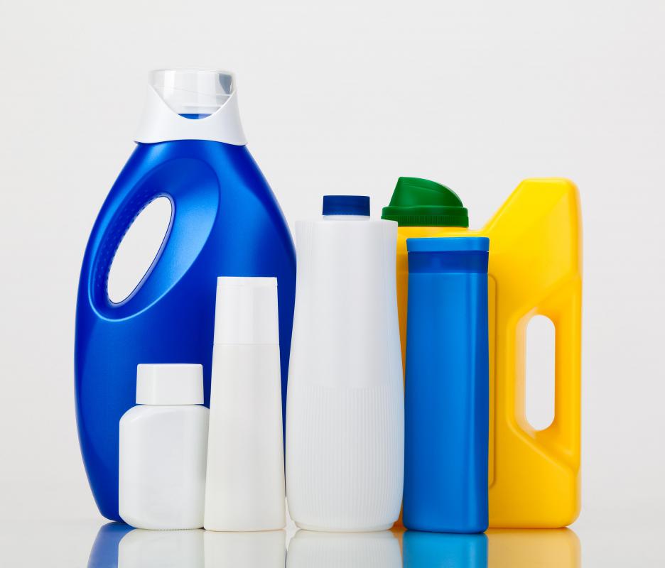 An allergic reaction to laundry detergents may cause the skin to redden.