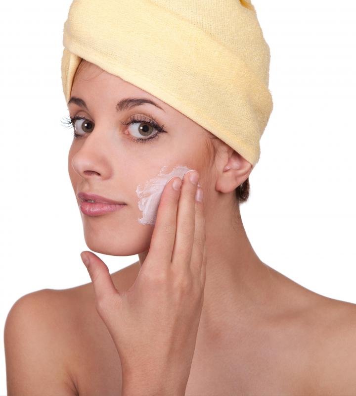 Face serum moisturizes and brightens the skin.