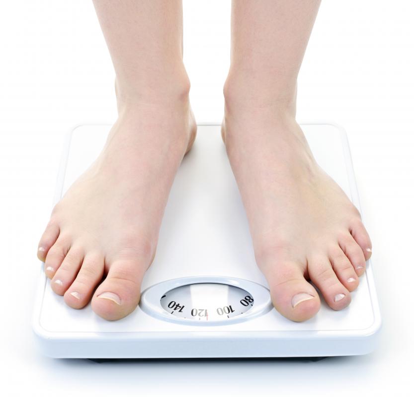 A diet can help prevent the sagging of skin, because eating healthy will diminish the possibility of excessive weight gain, which can lead to sagging skin once the weight is lost.