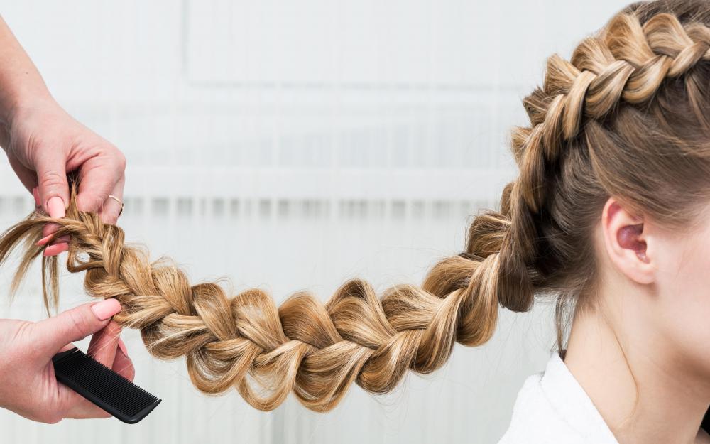 Boho braids resemble French braids, but are more asymmetrical in keeping with a more relaxed hairstyle.