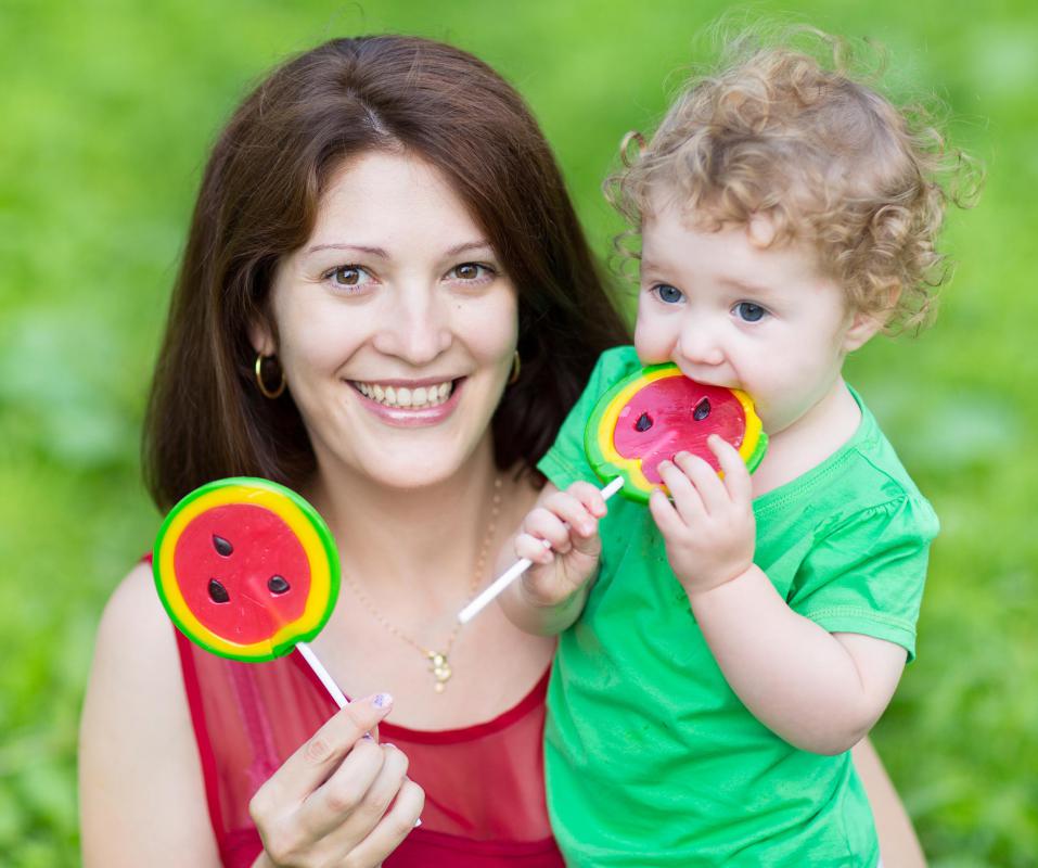 Brushing the teeth with an ultrasound toothbrush after consuming sugary foods may help prevent cavities from forming.