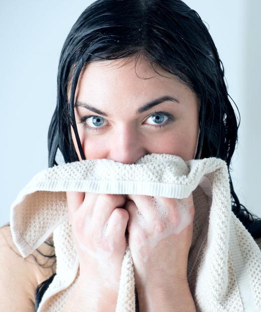 Bath powder may help a person stay fresh and clean after a bath.