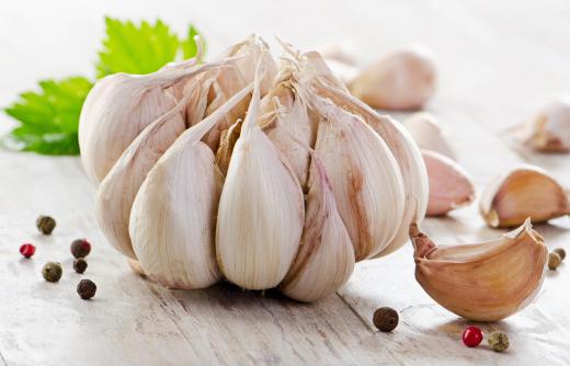 Garlic is rich in selenium.