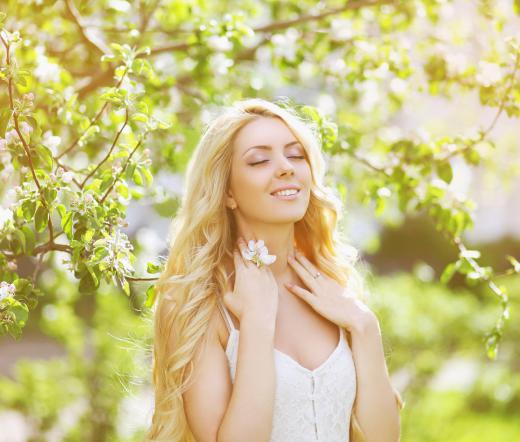 Warm colored mood rings indicate an enthusiastic and positive state of mind.