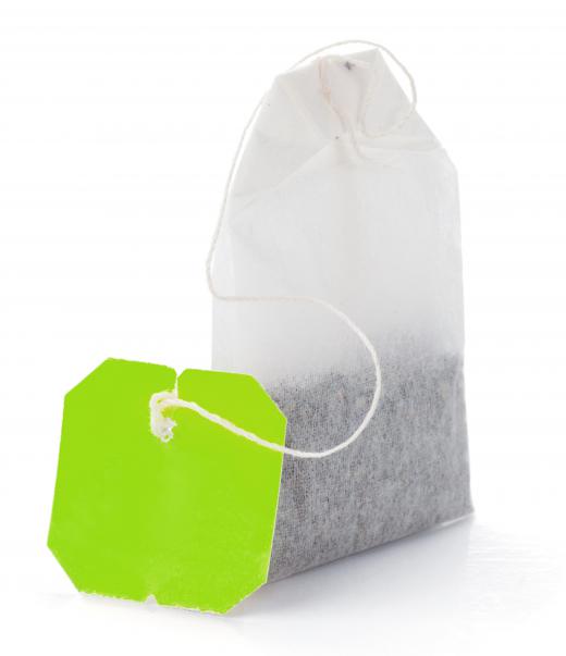 Green tea bags can refresh the eyes.