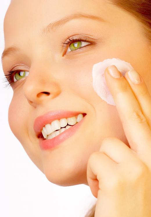 People with cool skin tones frequently have green eyes.