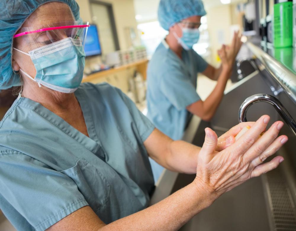 Doctors should create a sterile field before liposuction, in order to reduce the risk of infection.
