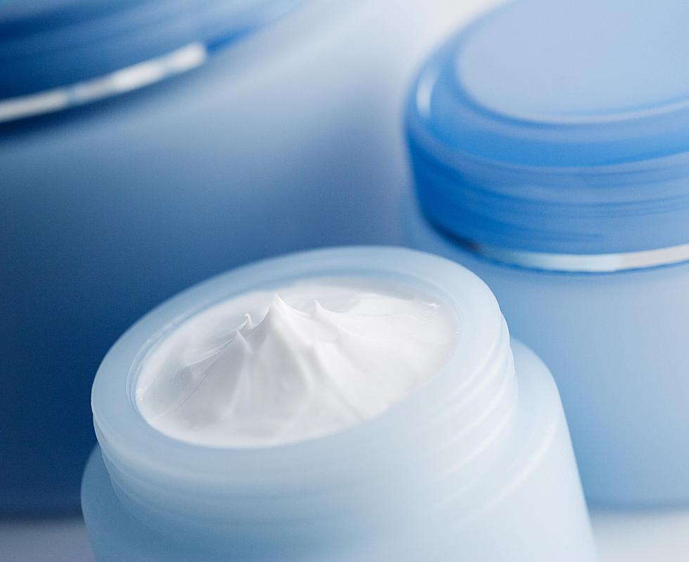 Creams that contain vitamin E may be helpful in treating stretch marks.