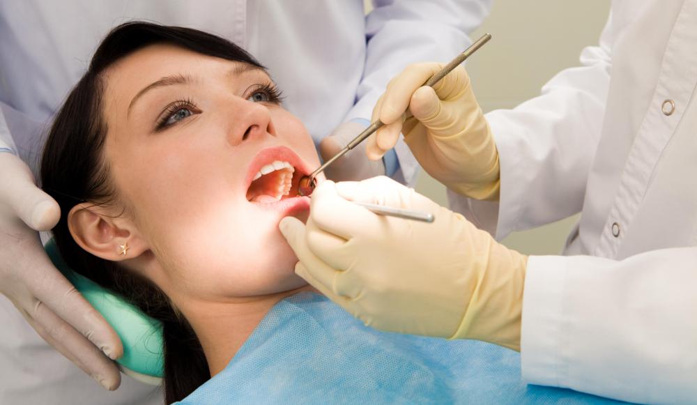 Using an ultrasound toothbrush may help maintain oral health in between professional teeth cleaning procedures.