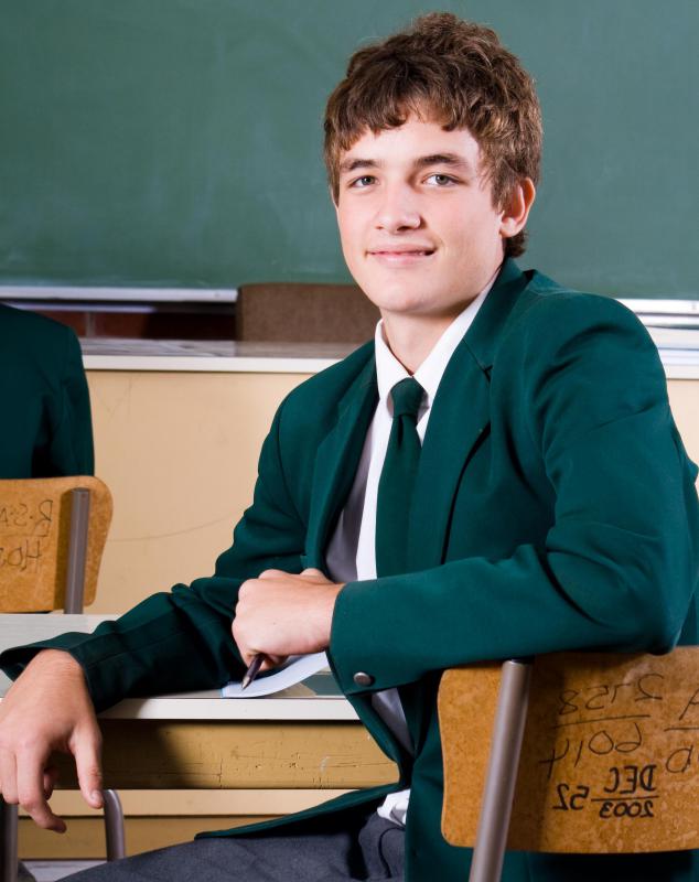 What are the Pros and Cons of School Uniforms? (with pictures)