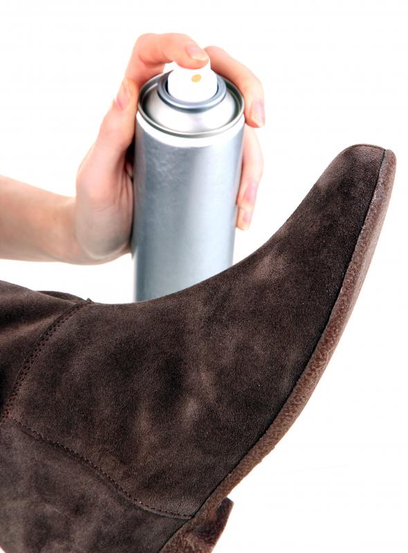 What is a Suede Brush? (with pictures)