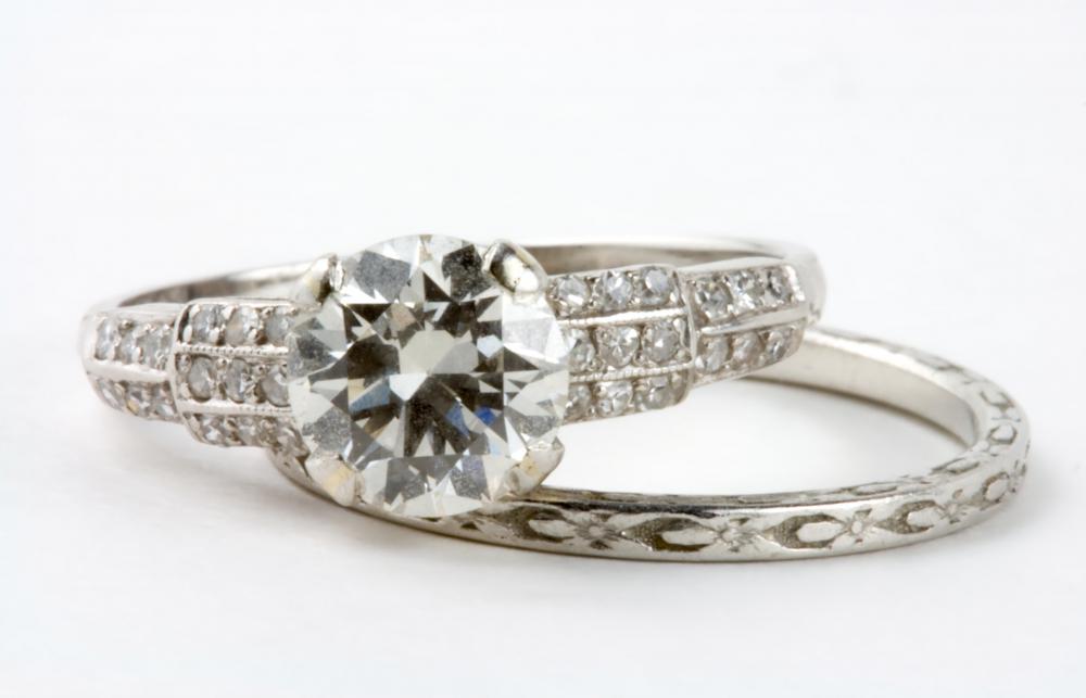 What is the Difference Between Engagement Rings and Wedding Rings?