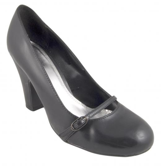 A black, high-heeled shoe.