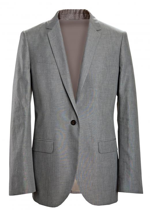 Men's blazer sizes include chest measurement and length.