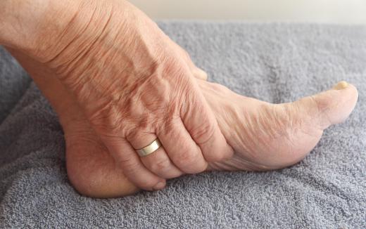 Essential oils may help with the symptoms of sore, aching feet.