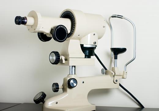 A keratometer can be used to determine if a patient needs toric contact lenses.