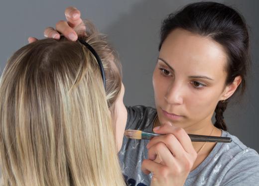 Some makeup artists offer mini-makeovers in salons and spas as well as at cosmetics counters in department stores.