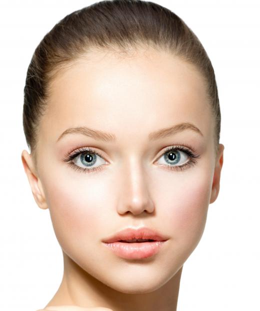 Women with oval faces should consider first applying a base foundation, then a second, darker foundation to highlight the cheeks and chin.