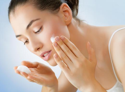 Face vitamin C creams may need to be tested for at least two weeks to see a noticeable difference in the skin.