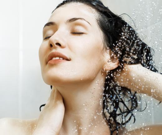 Chamomile shampoo is commonly used to wash dyed hair.