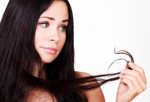 Split ends occur when the protective cuticle layer of the hair shaft is damaged, which causes the middle layer to become dry and split.