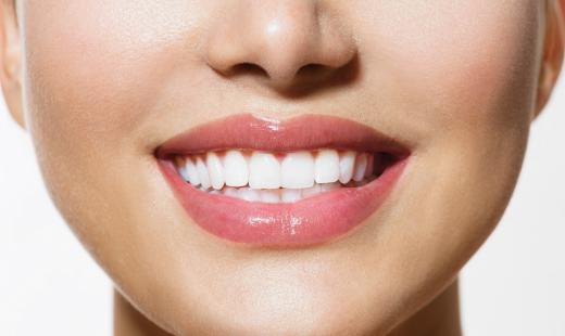 Some pre-rise mouthwashes contain ingredients which help whiten teeth.